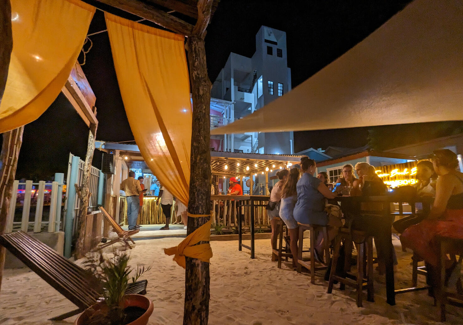 Tipsy Beach Bar & Grill